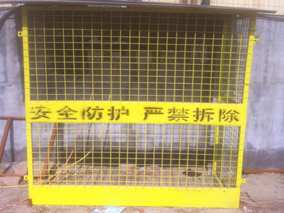 電梯井口防護網(wǎng) 保障施工現(xiàn)場安全的關(guān)鍵設(shè)備